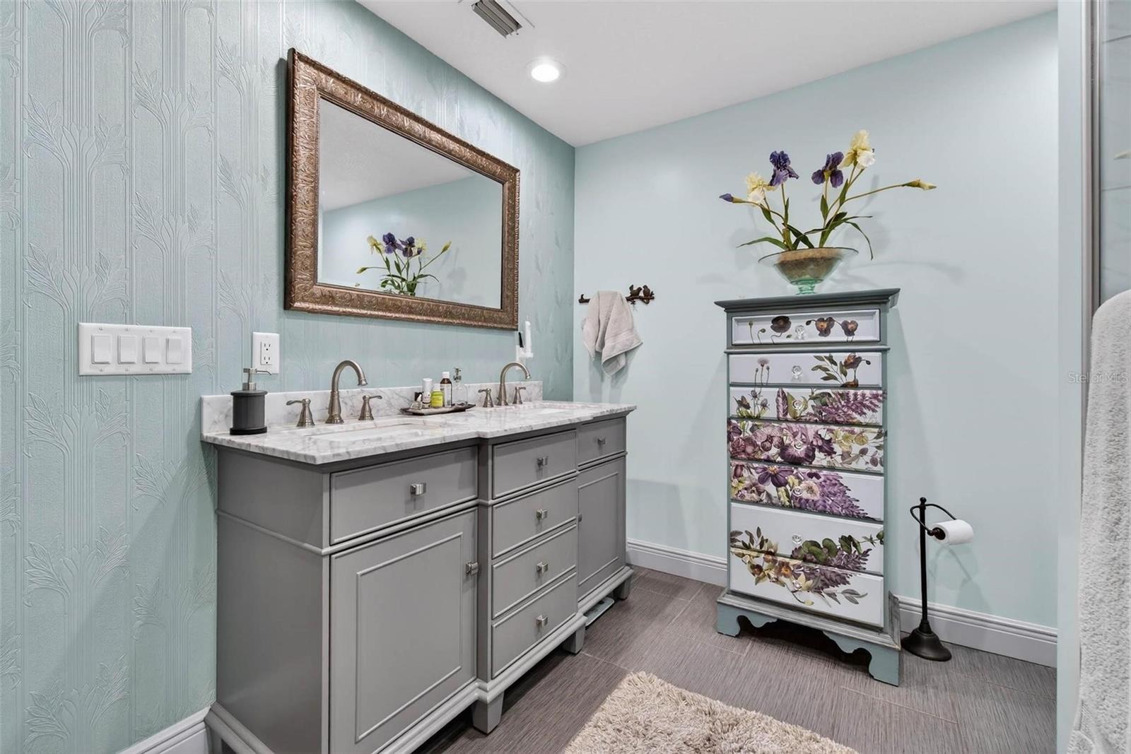 CHATEAUX WOODS CONDO - Residential