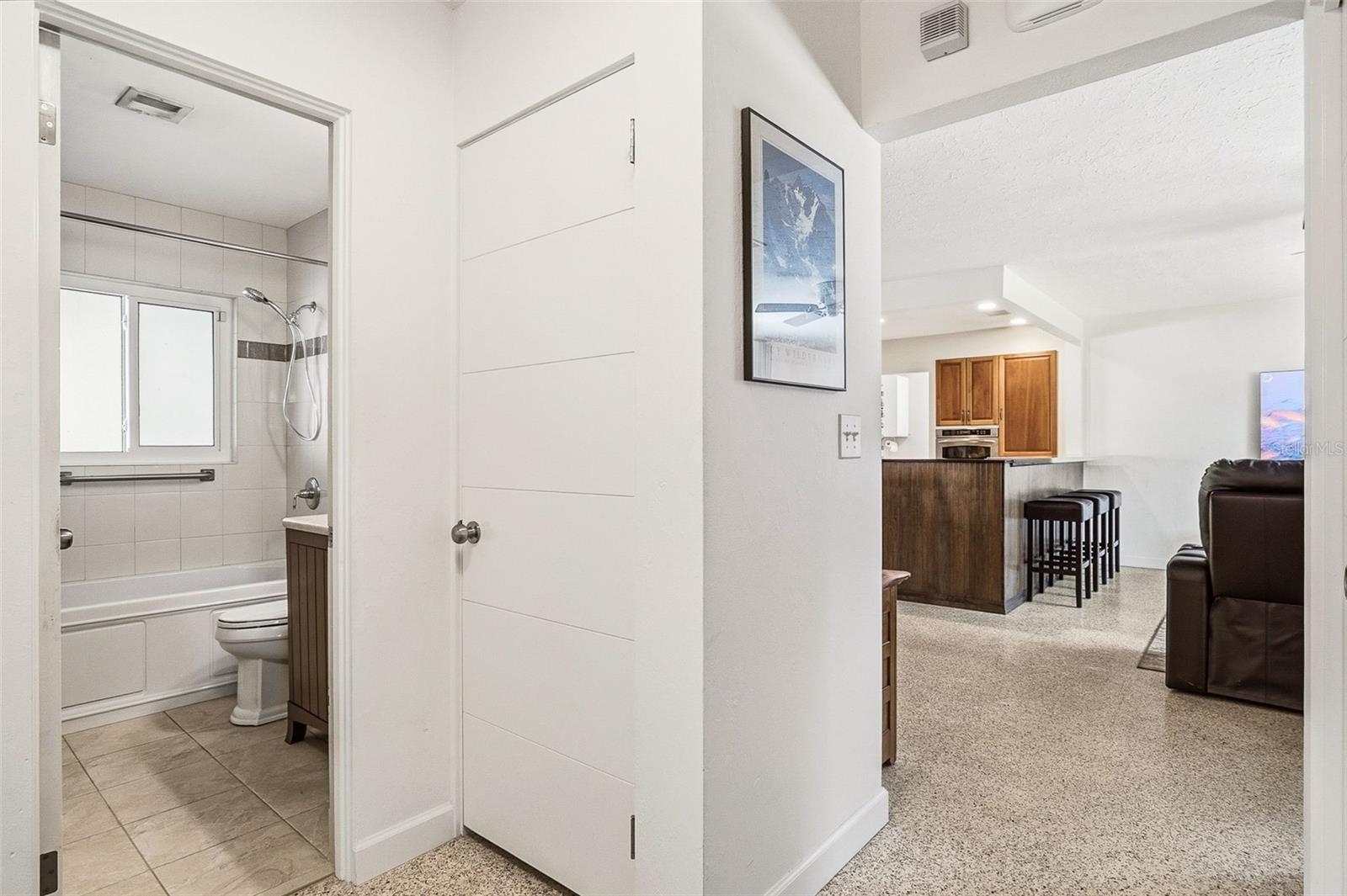 SOUTH GATE - Residential