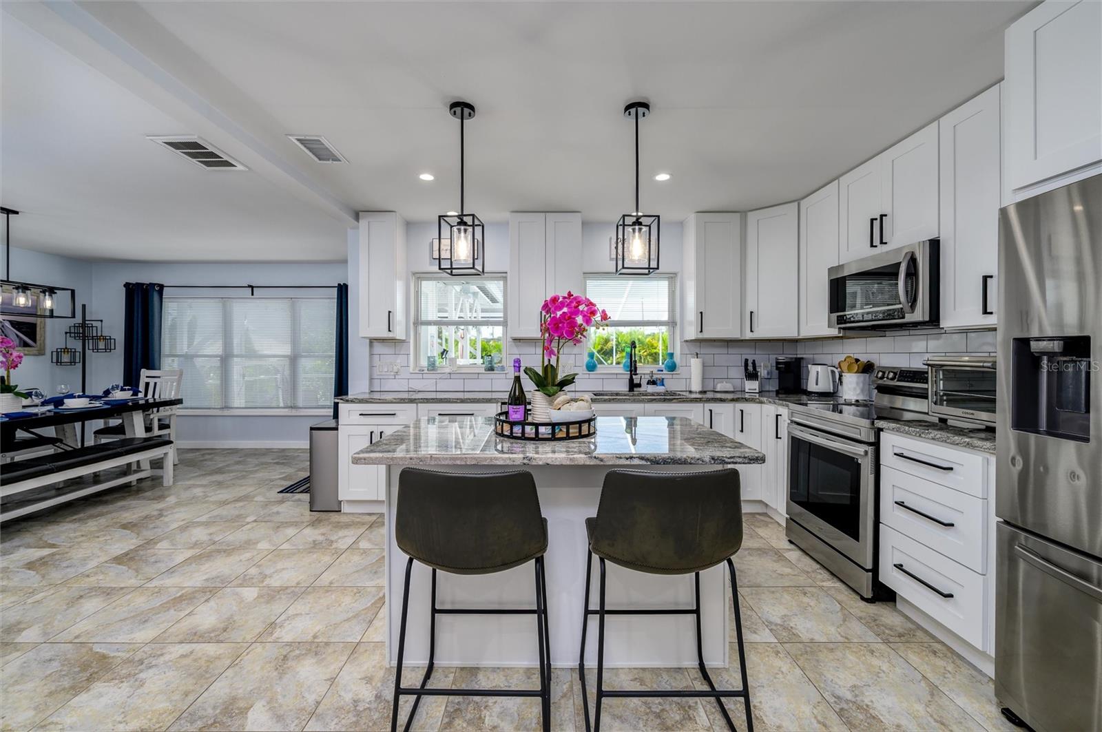 2000 7TH AVENUE SW