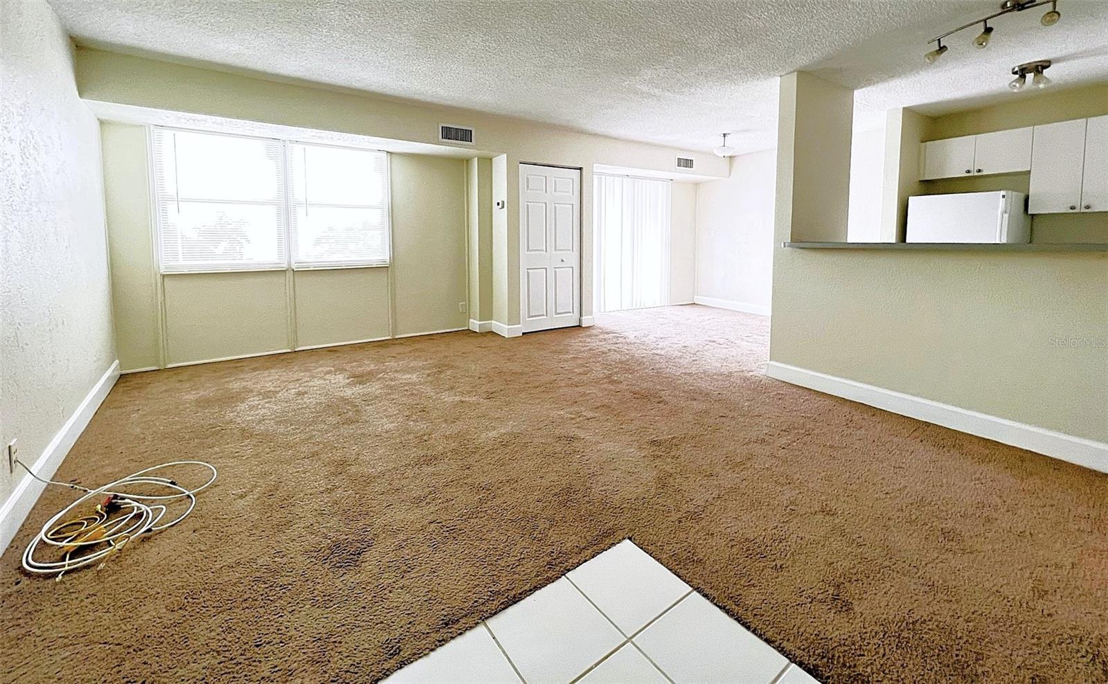 WAVE THE CONDO - Residential Lease