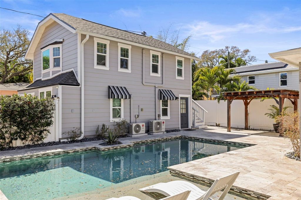 Photo of 800 18th Avenue N, St Petersburg, FL 33704 (MLS # TB8481065)