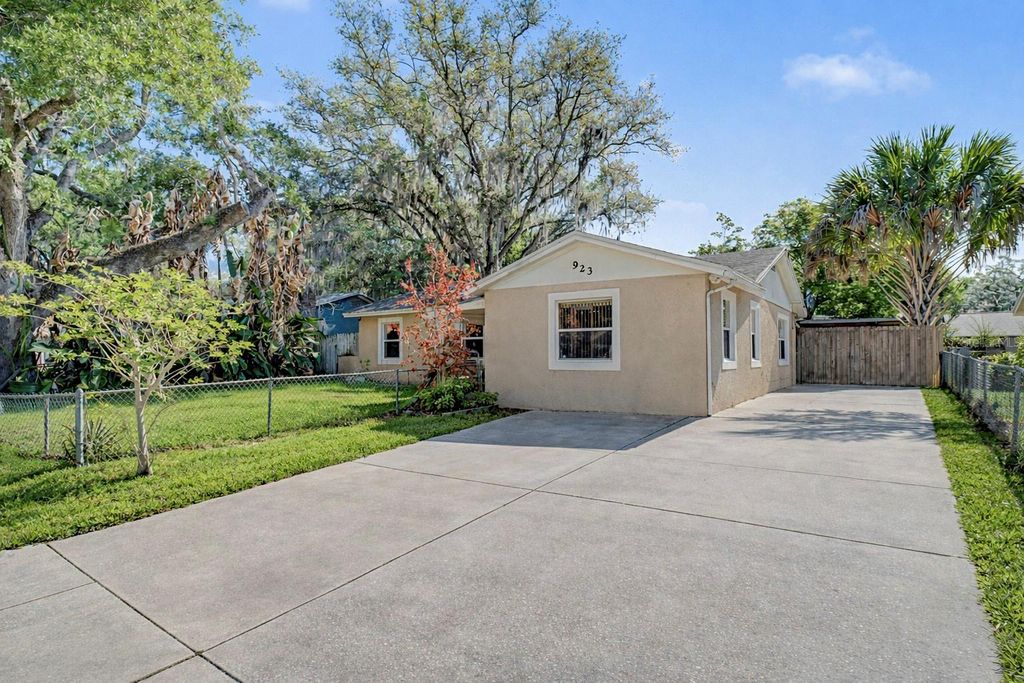 Photo of 923 S Park Court, Kissimmee, FL 34741 (MLS # O6400815)