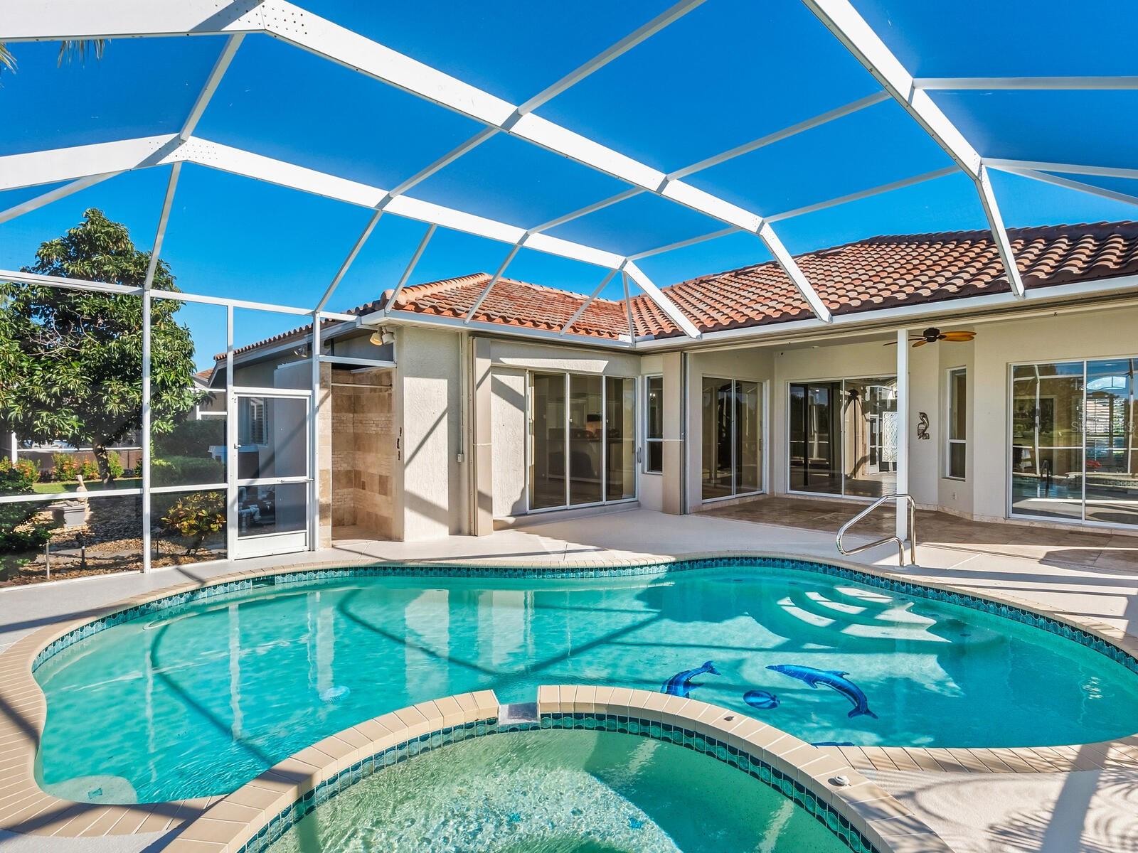 PELICAN POINTE GOLF & COUNTRY CLUB - Residential