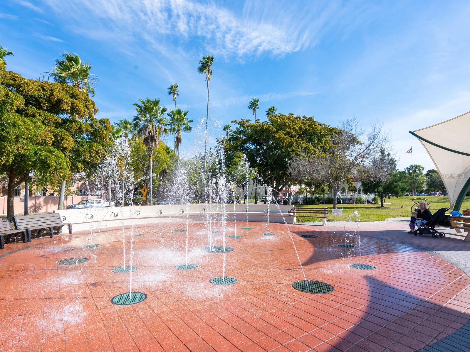 PELICAN POINTE GOLF & COUNTRY CLUB - Residential