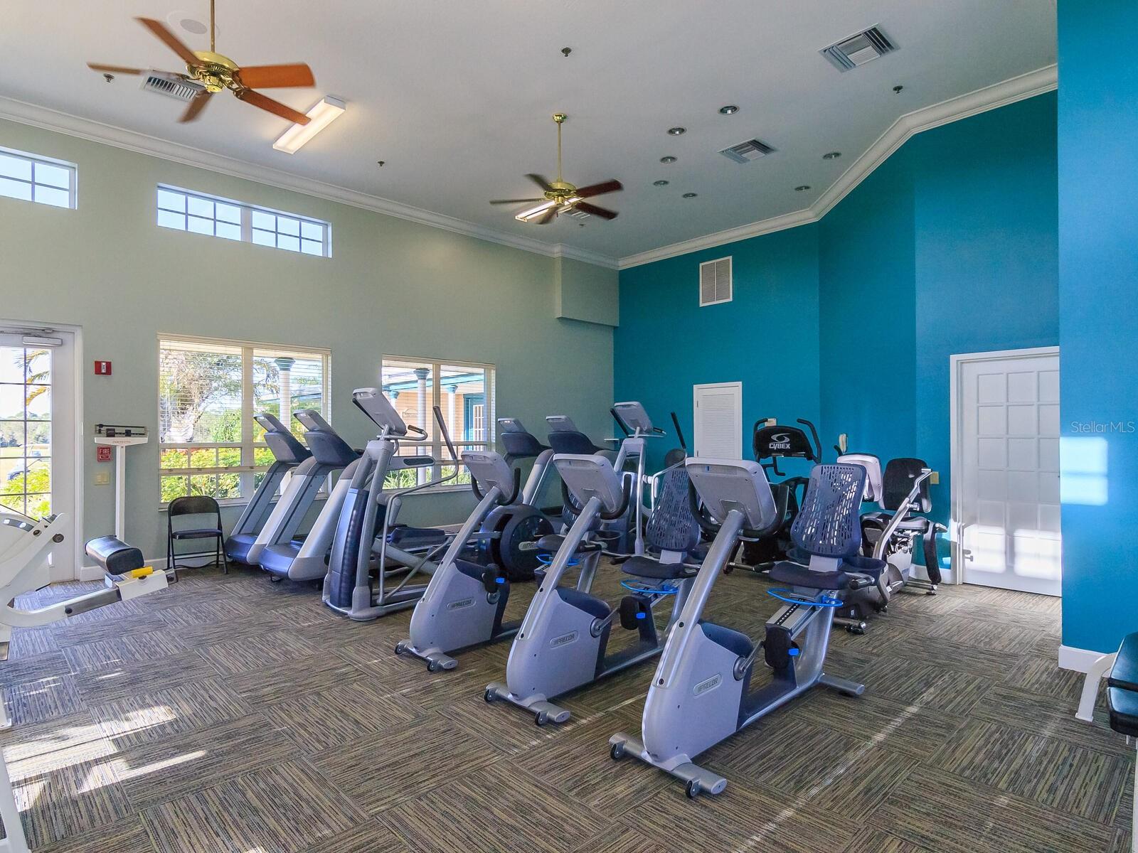 PELICAN POINTE GOLF & COUNTRY CLUB - Residential