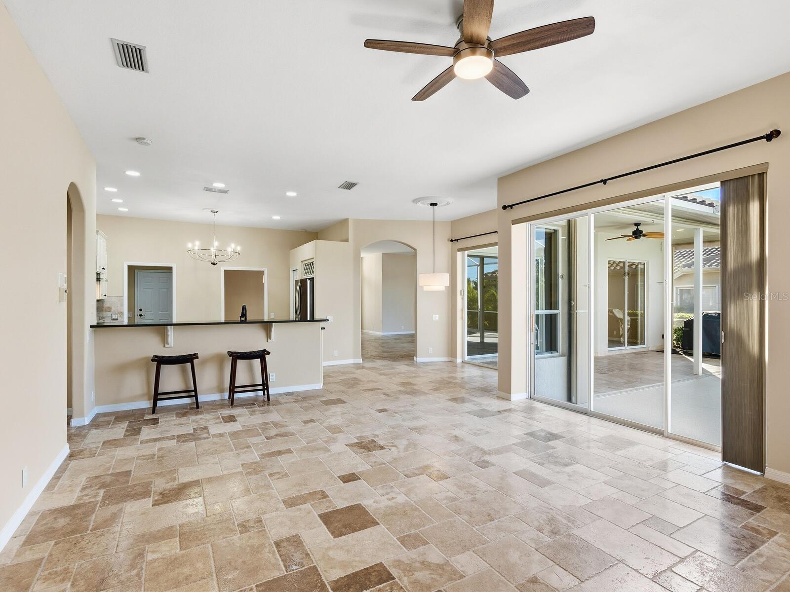 PELICAN POINTE GOLF & COUNTRY CLUB - Residential