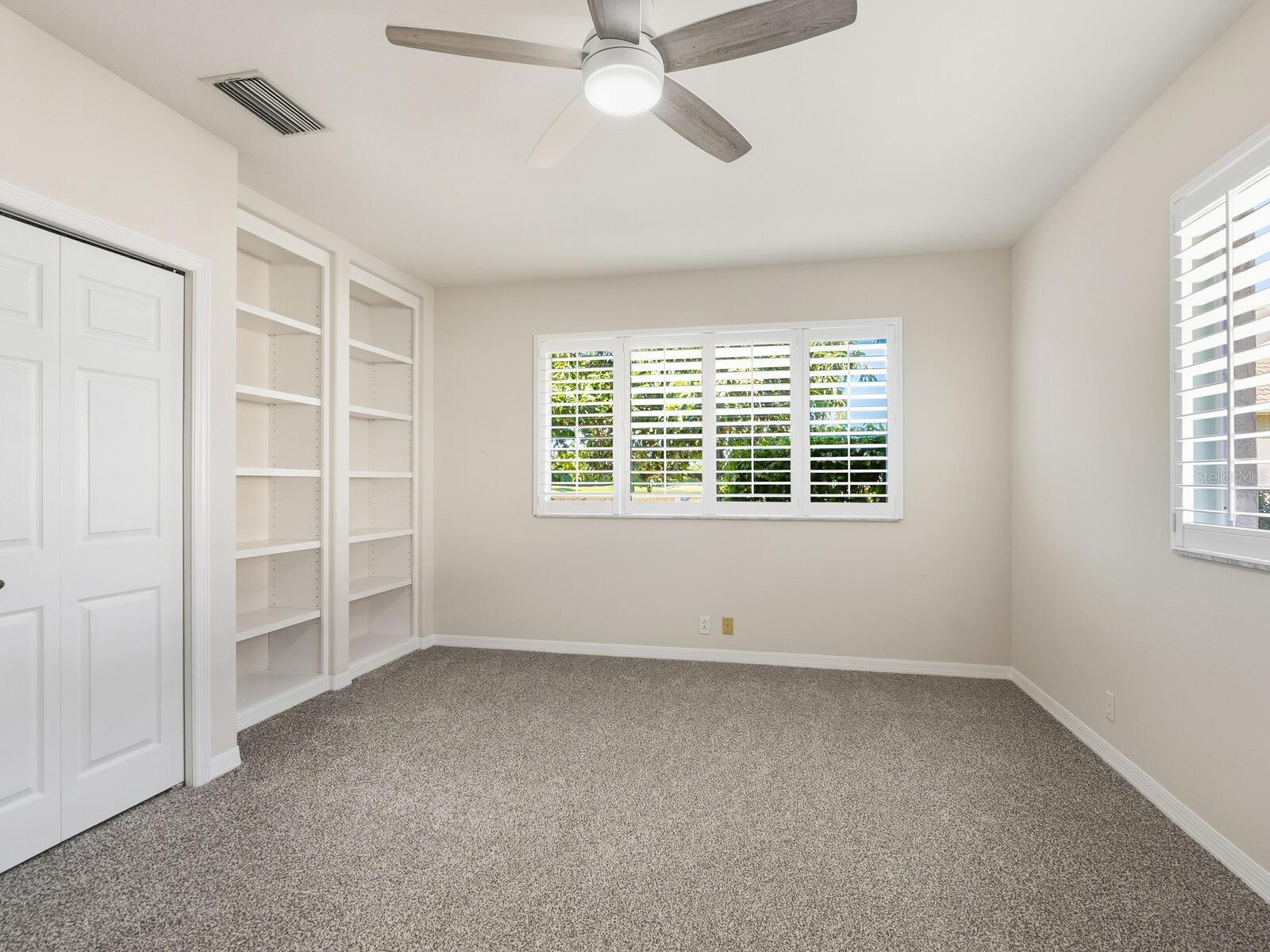 PELICAN POINTE GOLF & COUNTRY CLUB - Residential