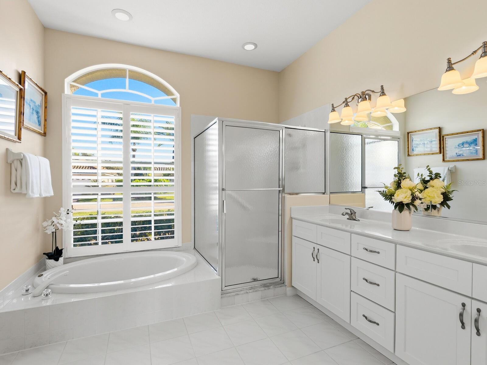 PELICAN POINTE GOLF & COUNTRY CLUB - Residential