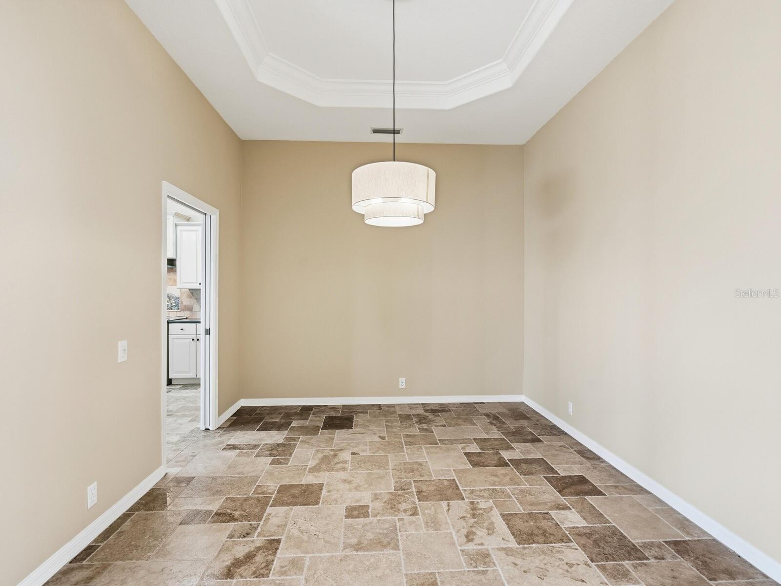 PELICAN POINTE GOLF & COUNTRY CLUB - Residential