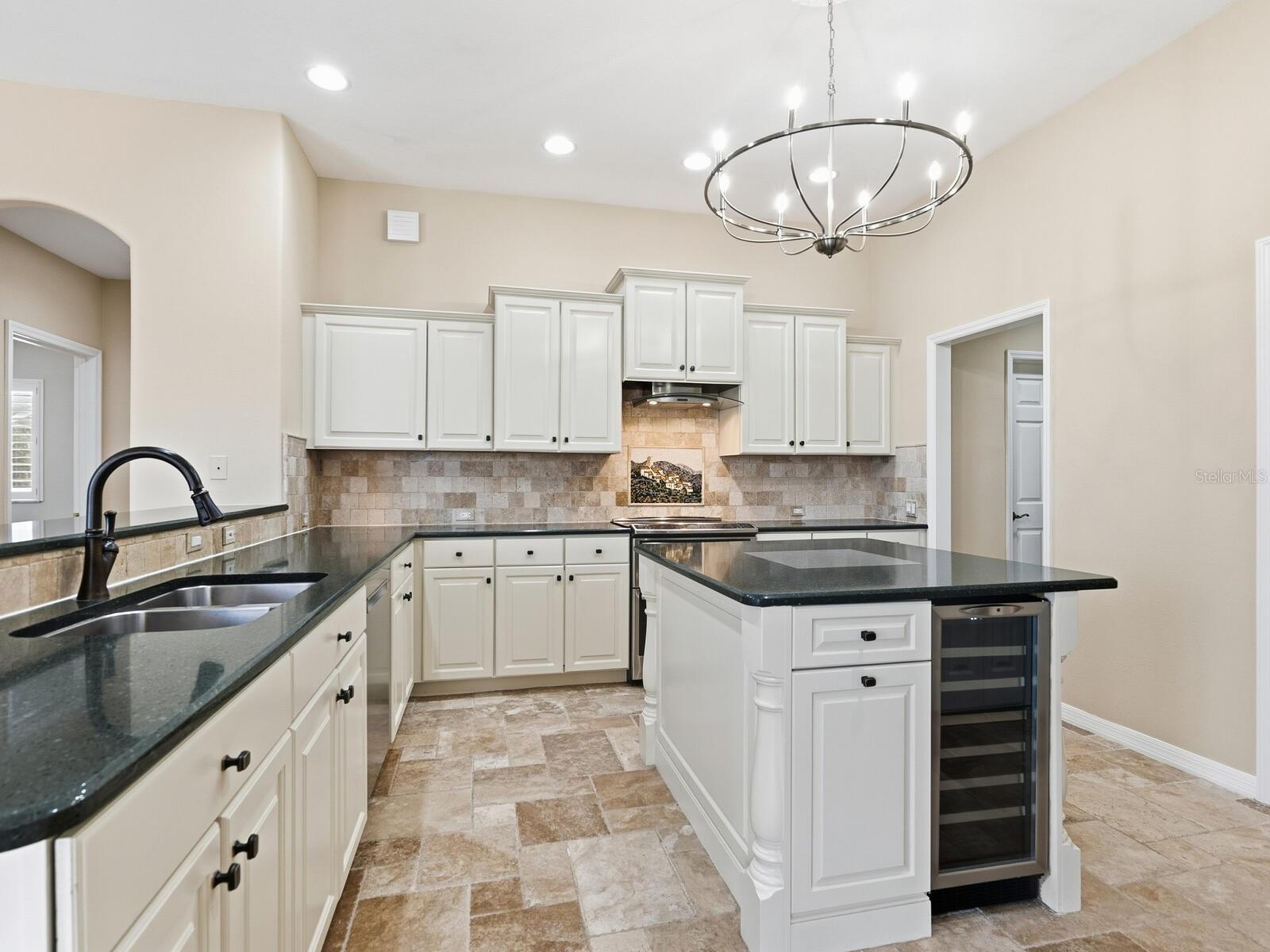 PELICAN POINTE GOLF & COUNTRY CLUB - Residential