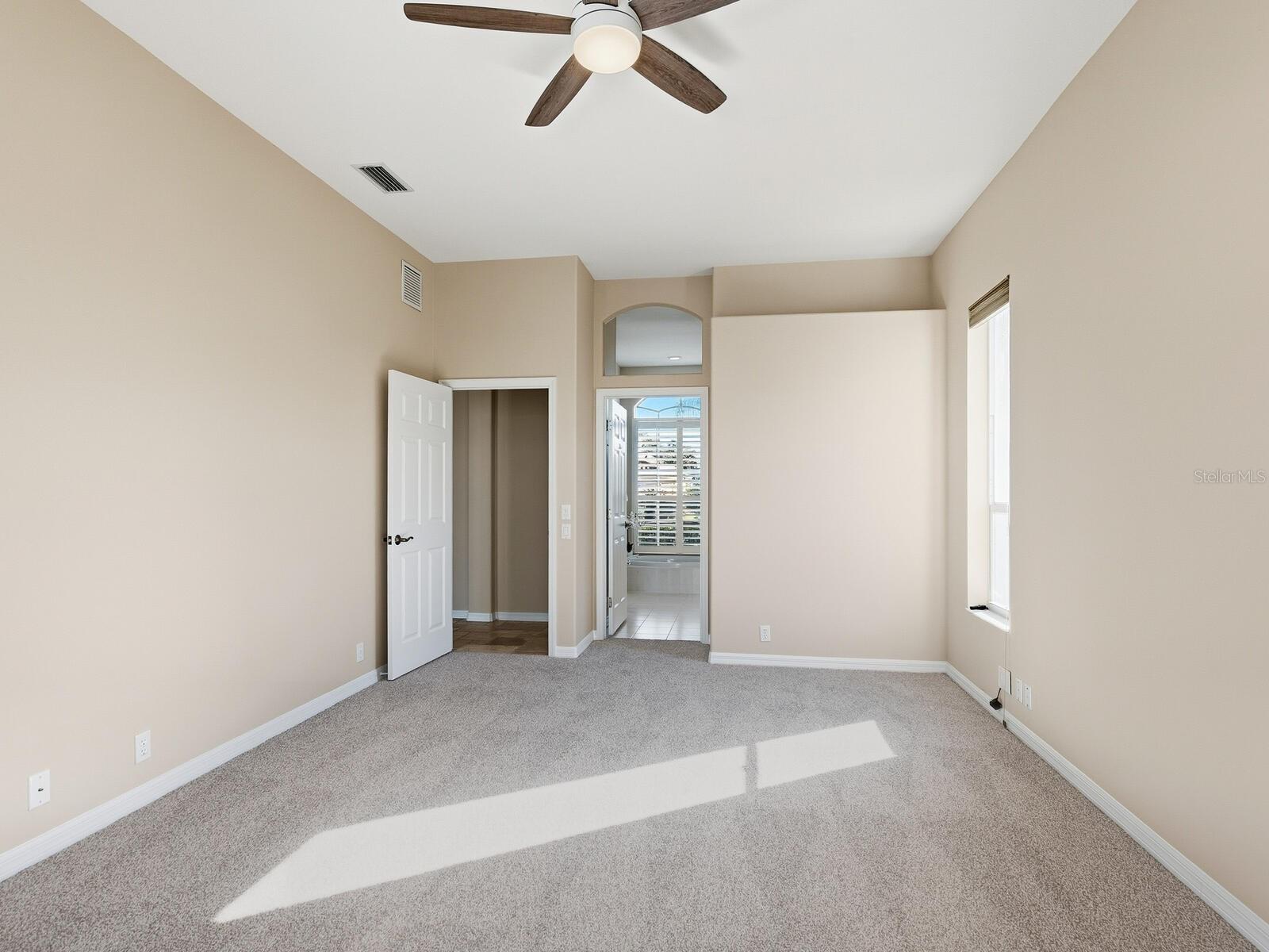 PELICAN POINTE GOLF & COUNTRY CLUB - Residential