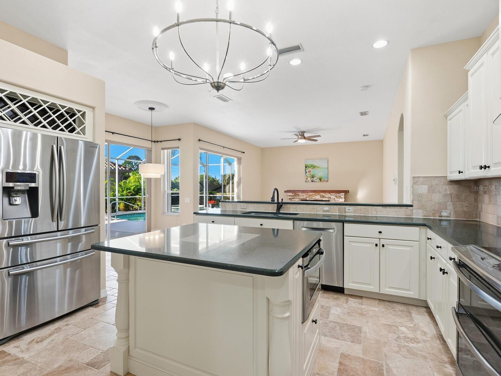 PELICAN POINTE GOLF & COUNTRY CLUB - Residential