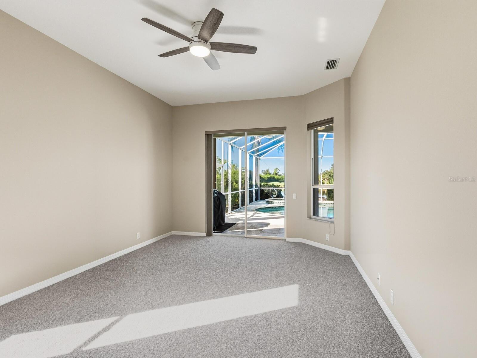 PELICAN POINTE GOLF & COUNTRY CLUB - Residential