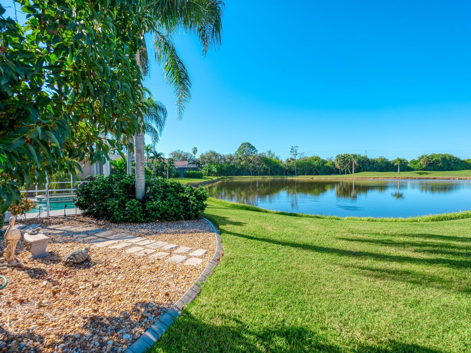 PELICAN POINTE GOLF & COUNTRY CLUB - Residential