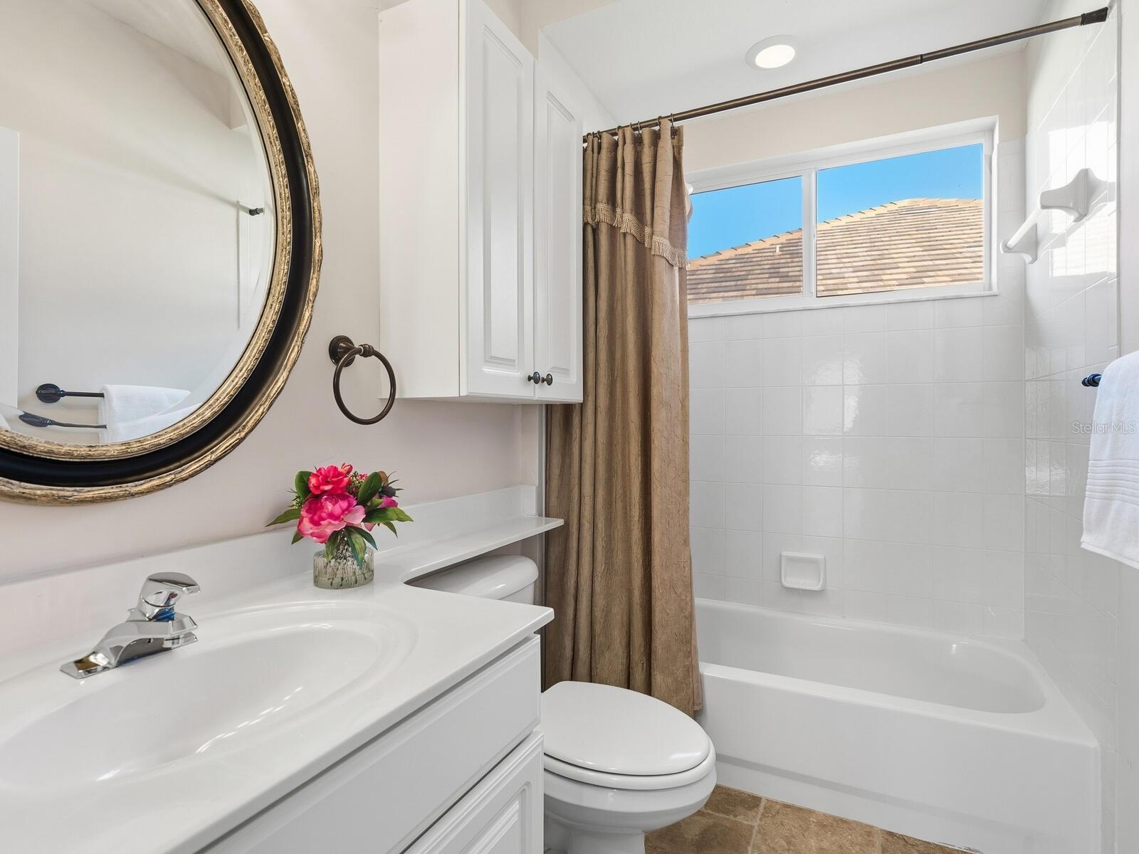 PELICAN POINTE GOLF & COUNTRY CLUB - Residential