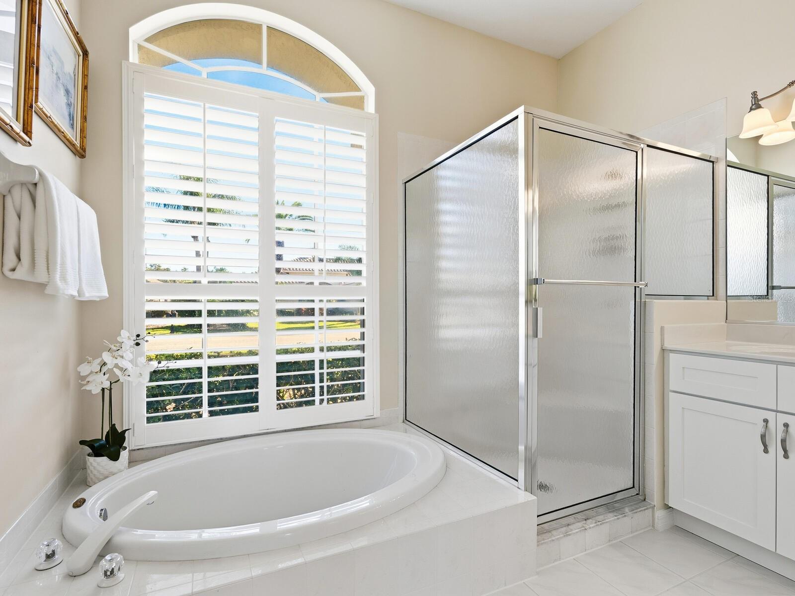 PELICAN POINTE GOLF & COUNTRY CLUB - Residential