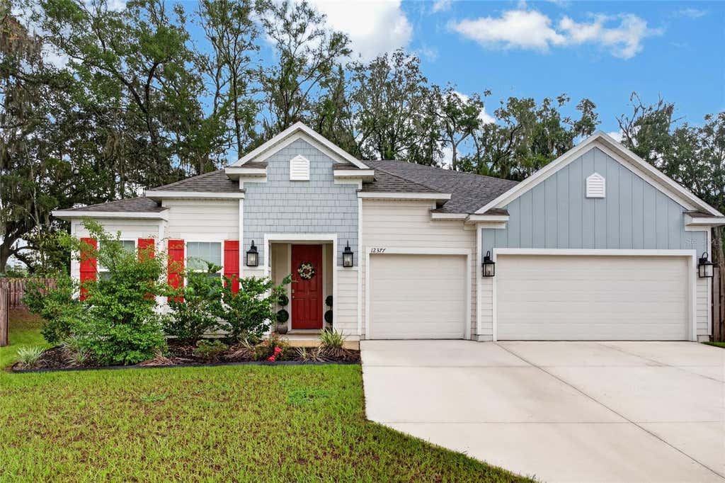 Photo of 12377 NW 157th Terrace, Alachua, FL 32615 (MLS # OM730190)