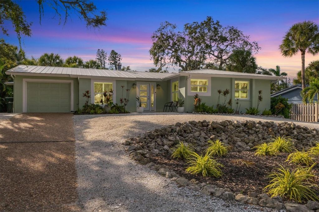 Photo of 5112 Oakmont Place, Sarasota, FL 34242 (MLS # A4668796)