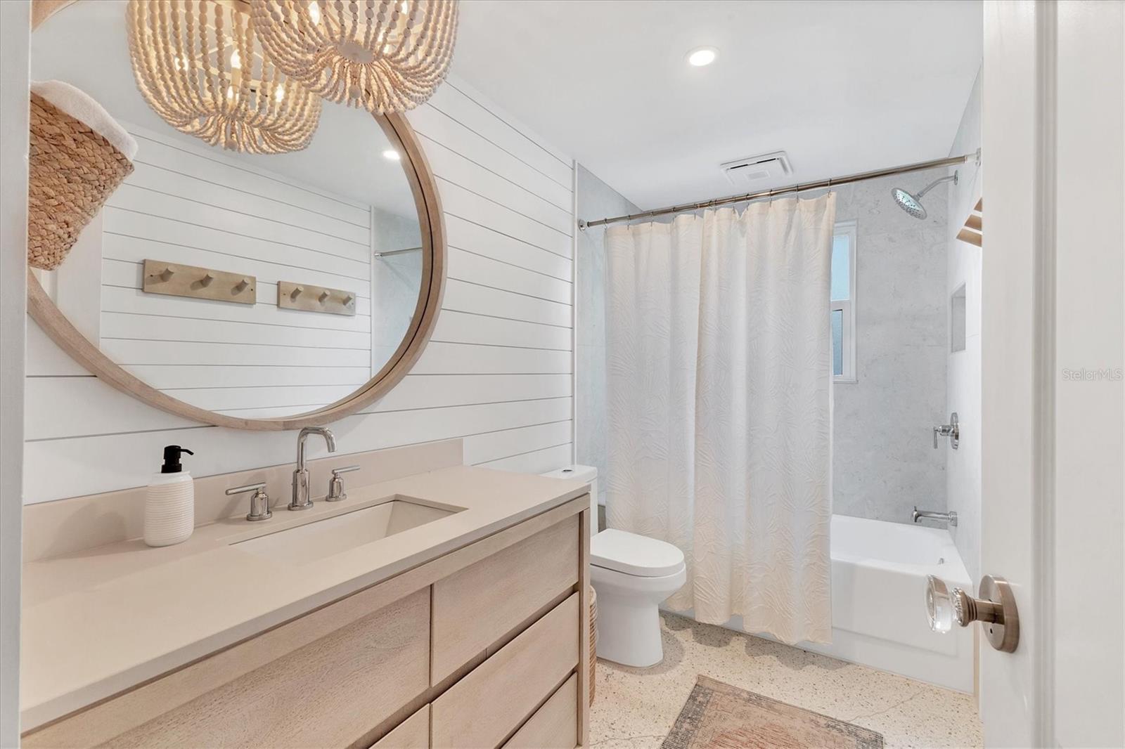 SIESTA BEACH - Residential