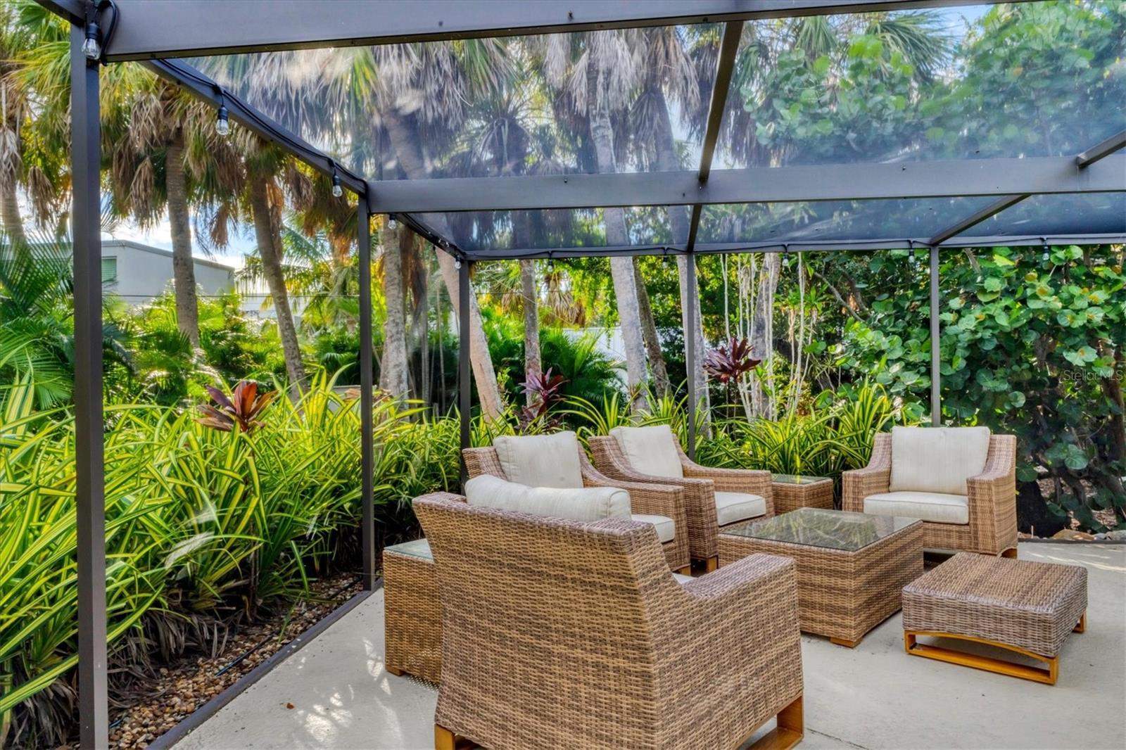 SIESTA BEACH - Residential