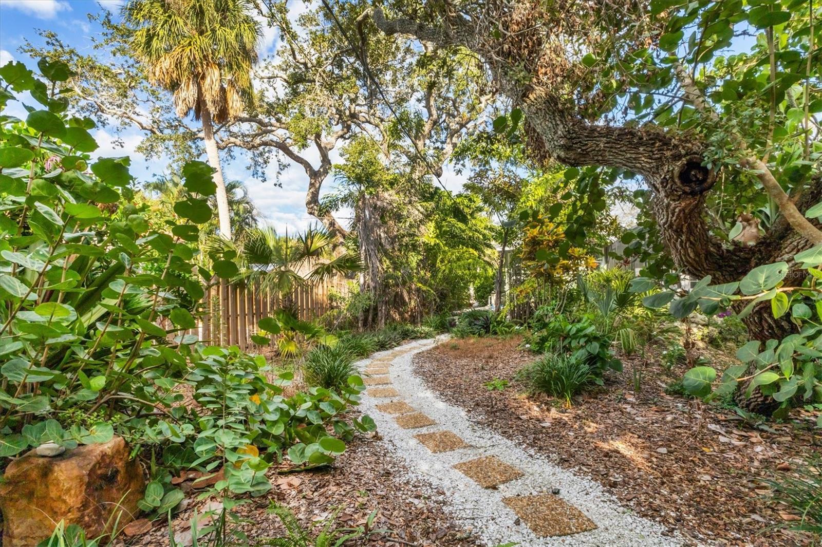 SIESTA BEACH - Residential