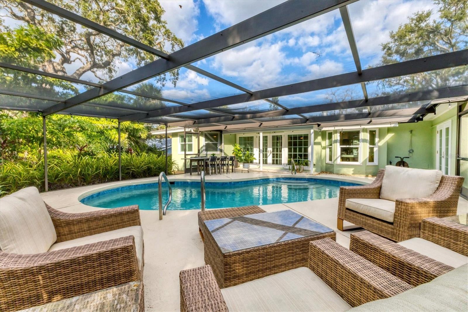 SIESTA BEACH - Residential