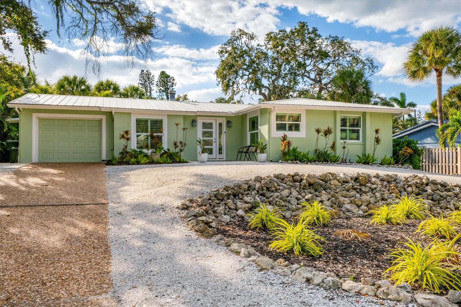 SIESTA BEACH - Residential