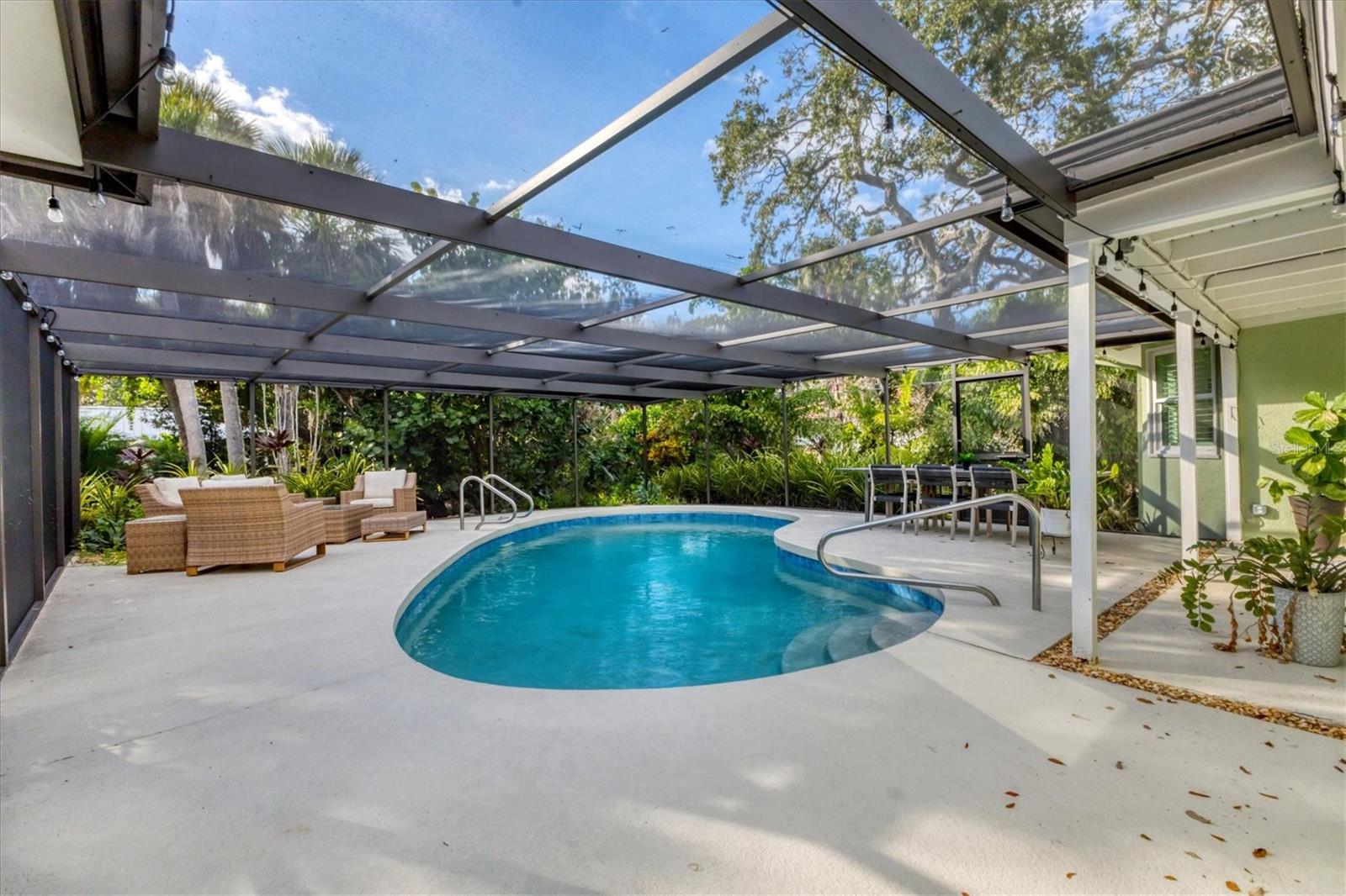 SIESTA BEACH - Residential