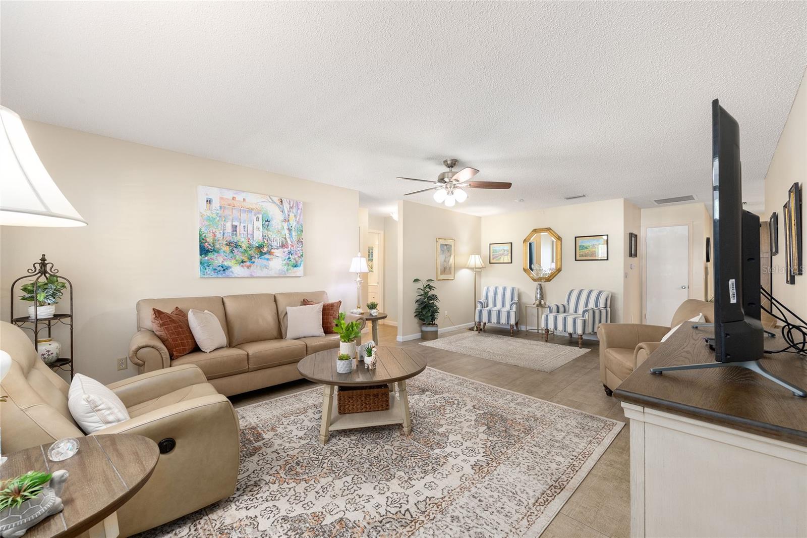 ON TOP OF THE WORLD - Residential