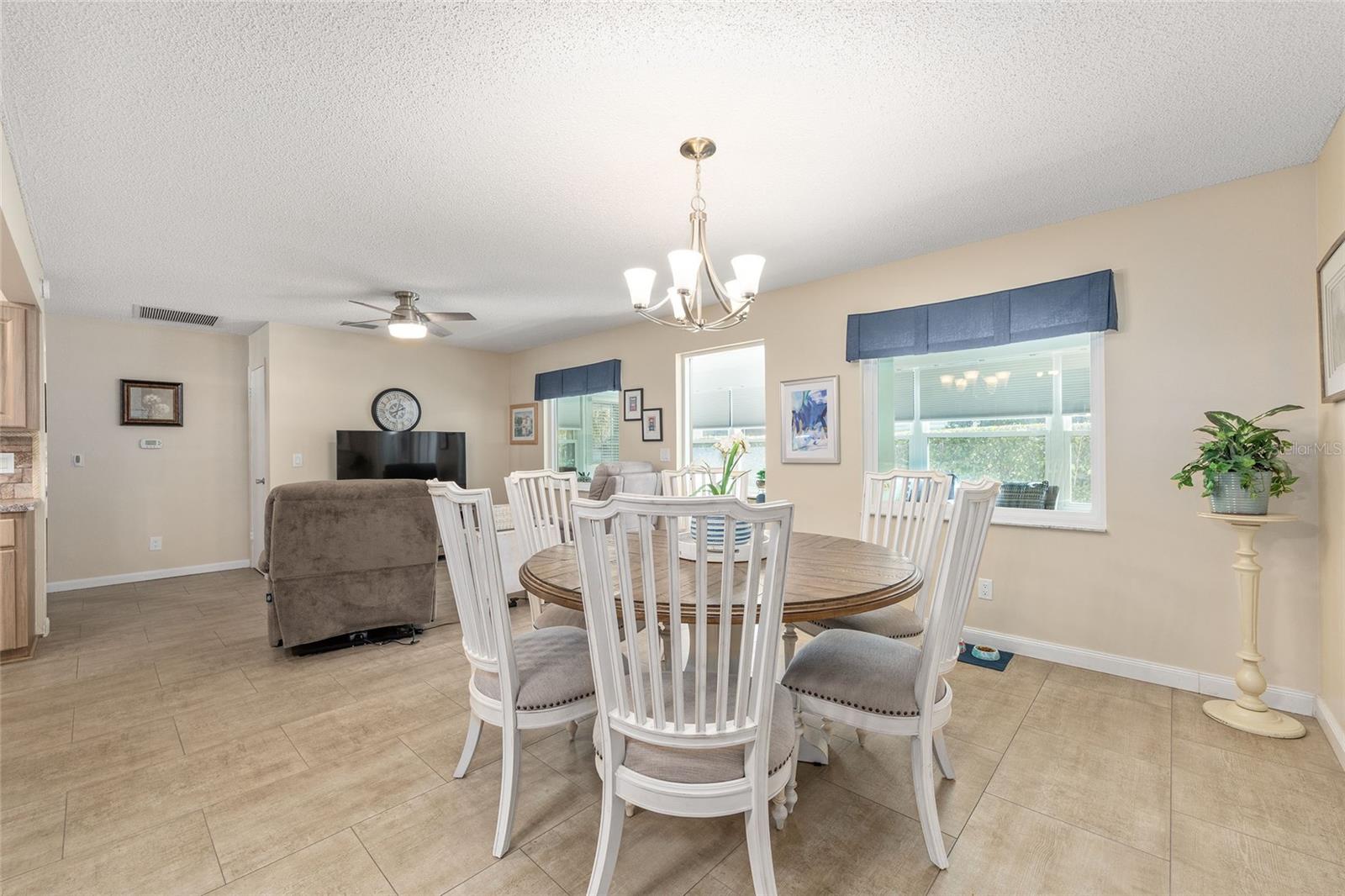 ON TOP OF THE WORLD - Residential