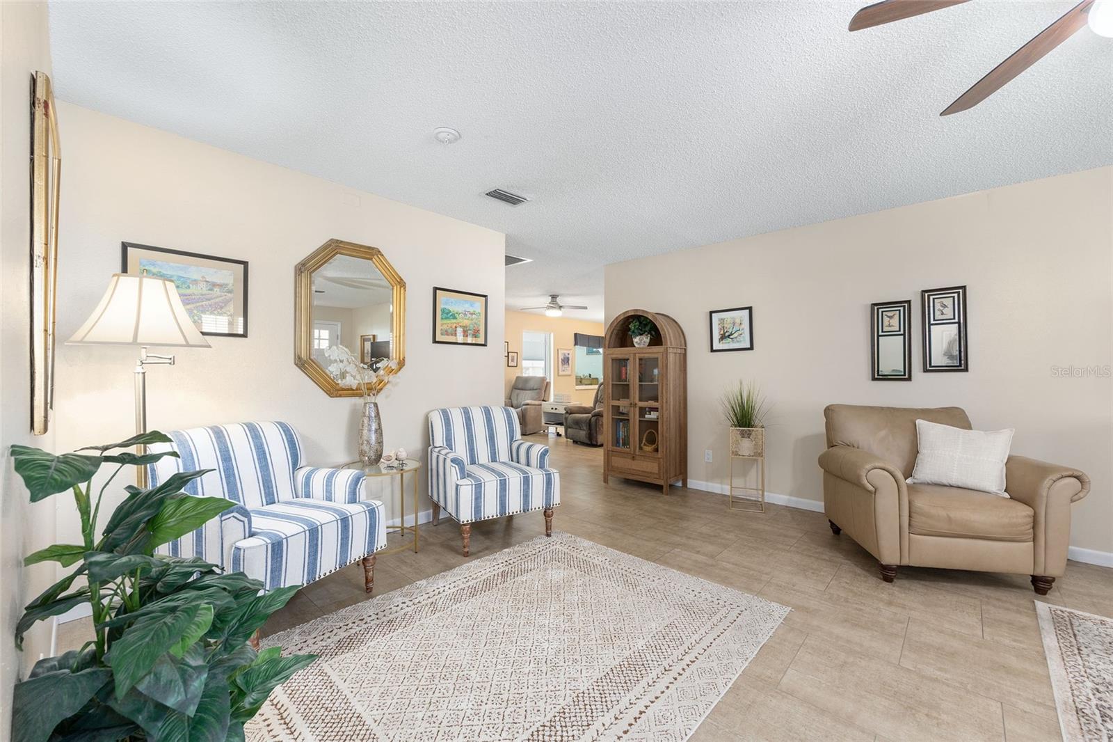 ON TOP OF THE WORLD - Residential