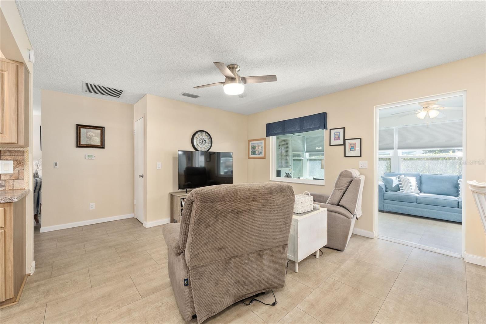 ON TOP OF THE WORLD - Residential