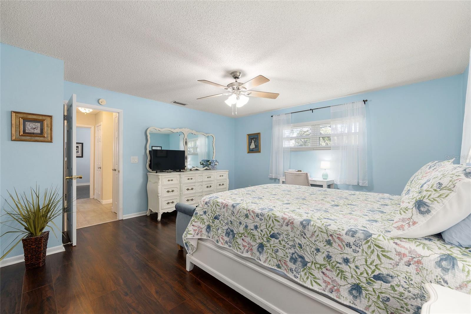 ON TOP OF THE WORLD - Residential