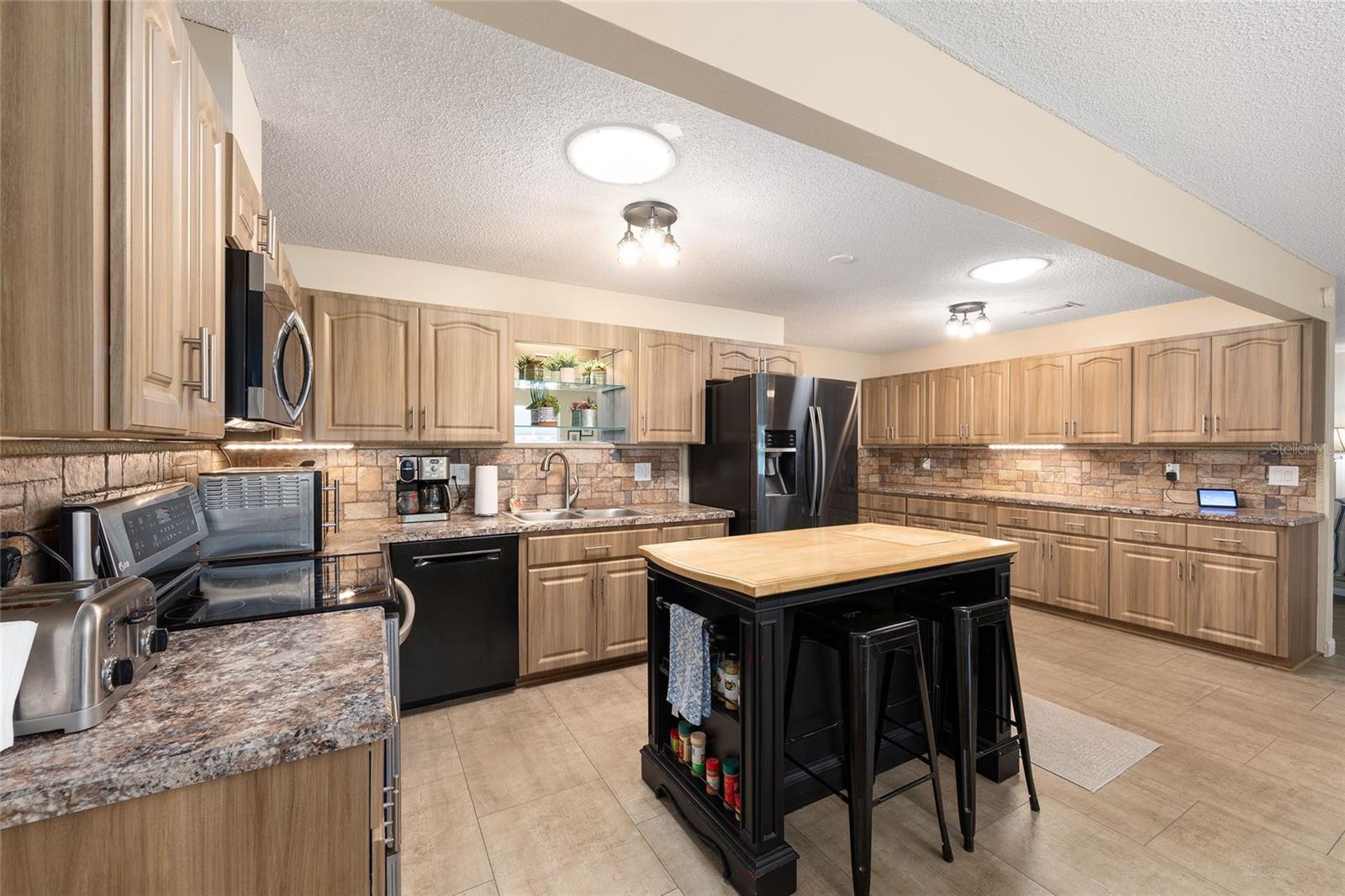 ON TOP OF THE WORLD - Residential