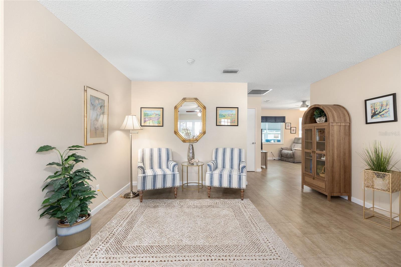 ON TOP OF THE WORLD - Residential