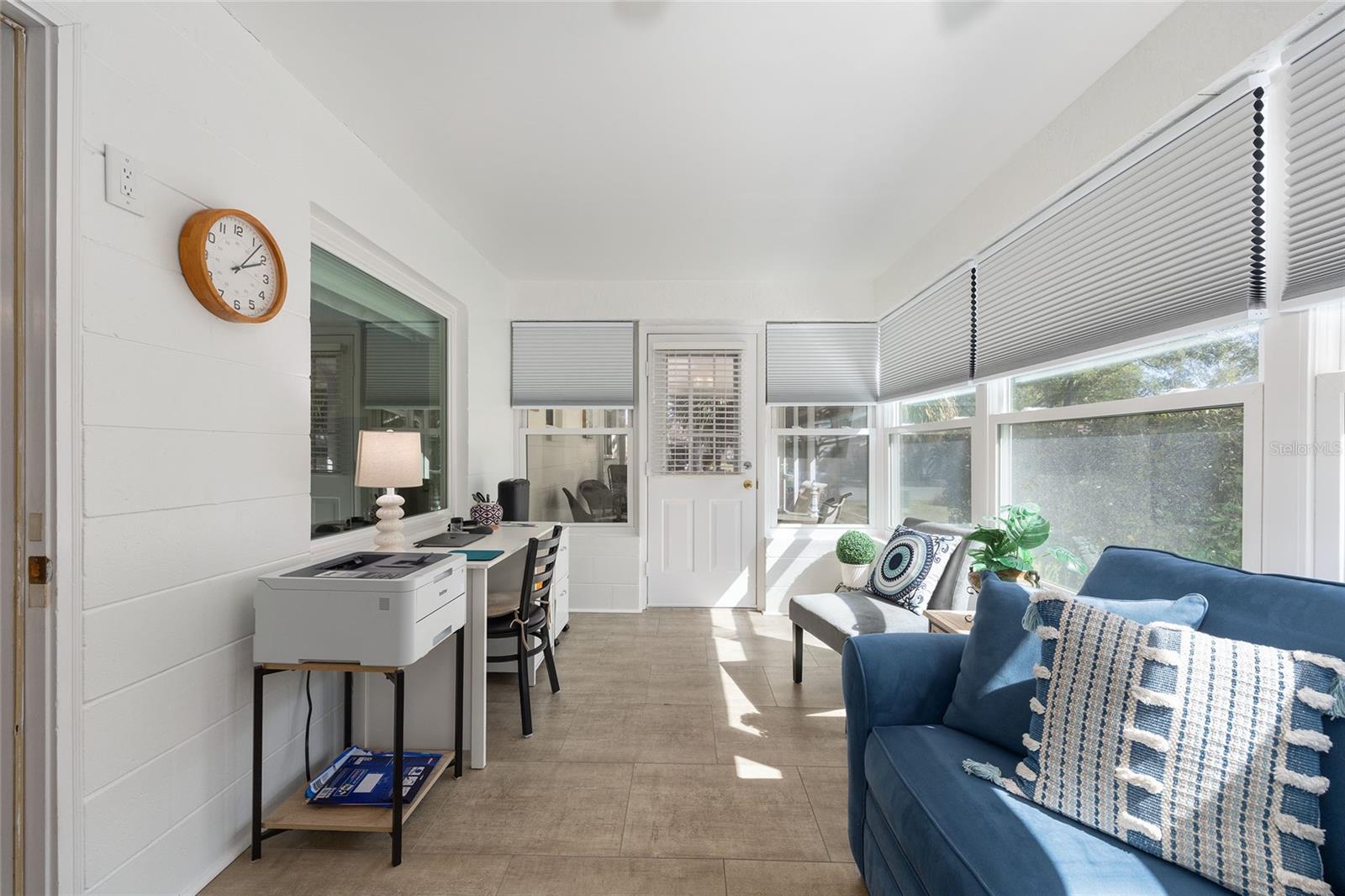 ON TOP OF THE WORLD - Residential