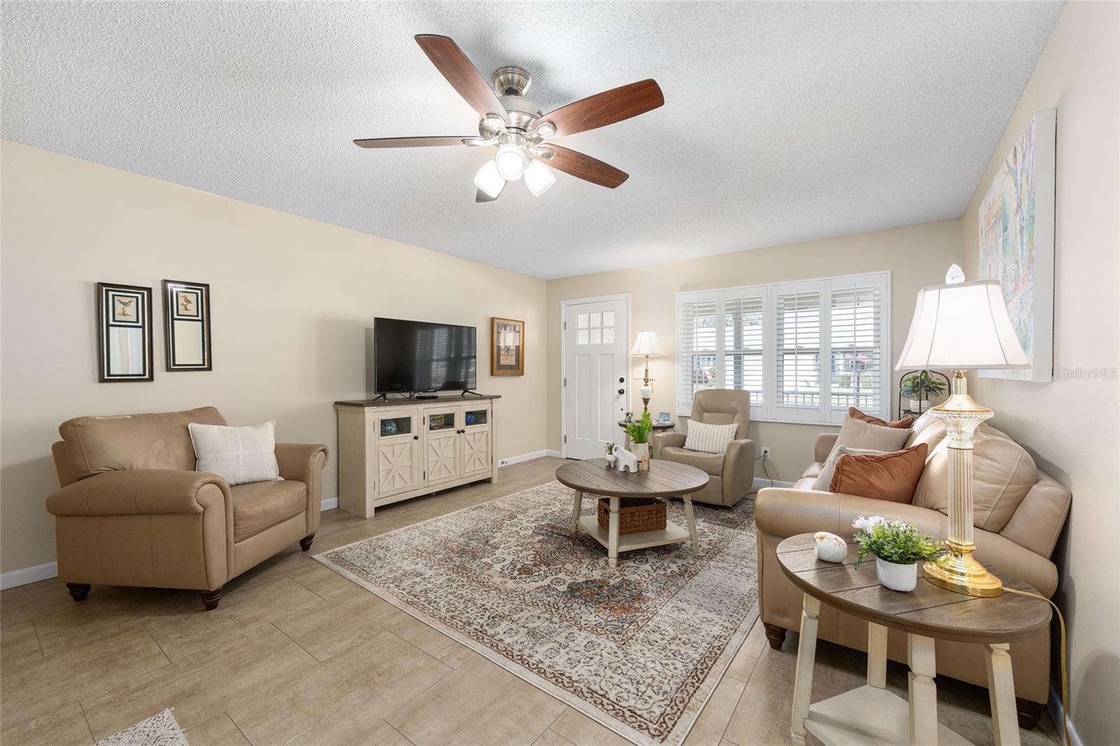 ON TOP OF THE WORLD - Residential