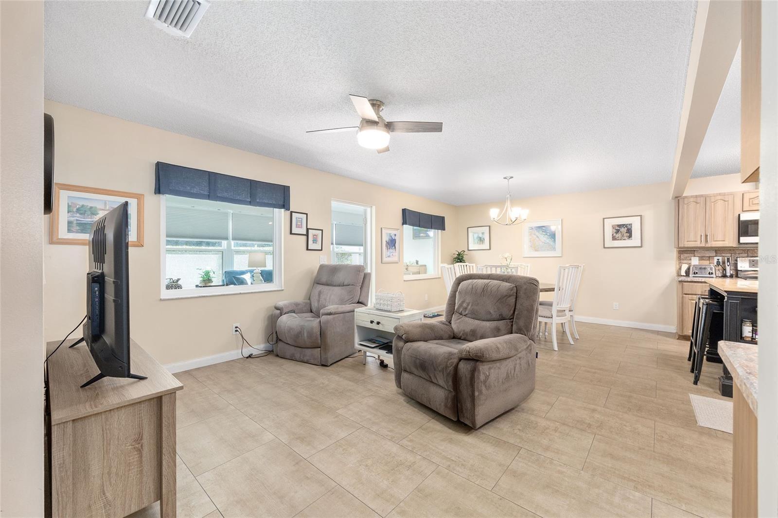 ON TOP OF THE WORLD - Residential