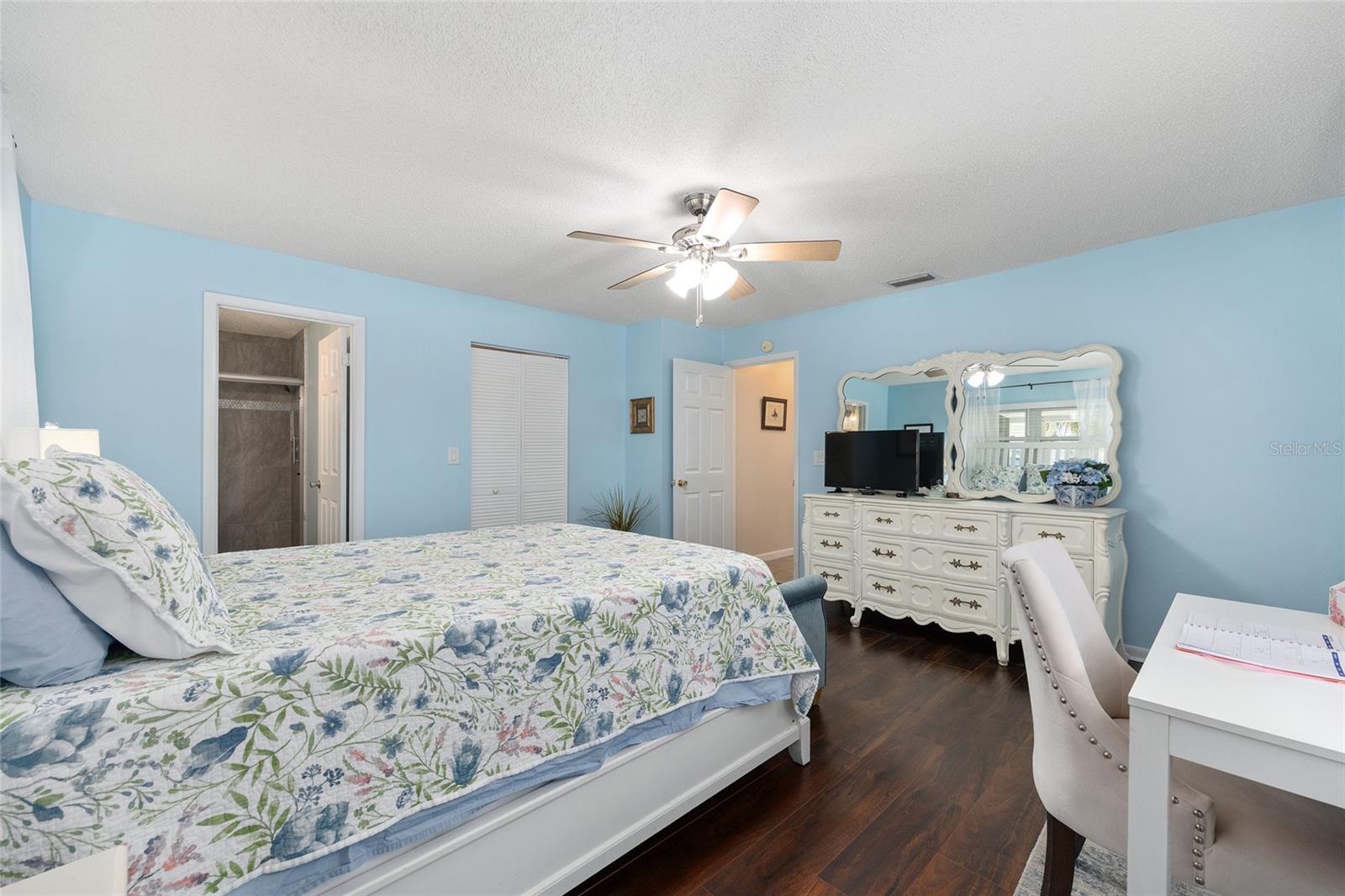 ON TOP OF THE WORLD - Residential