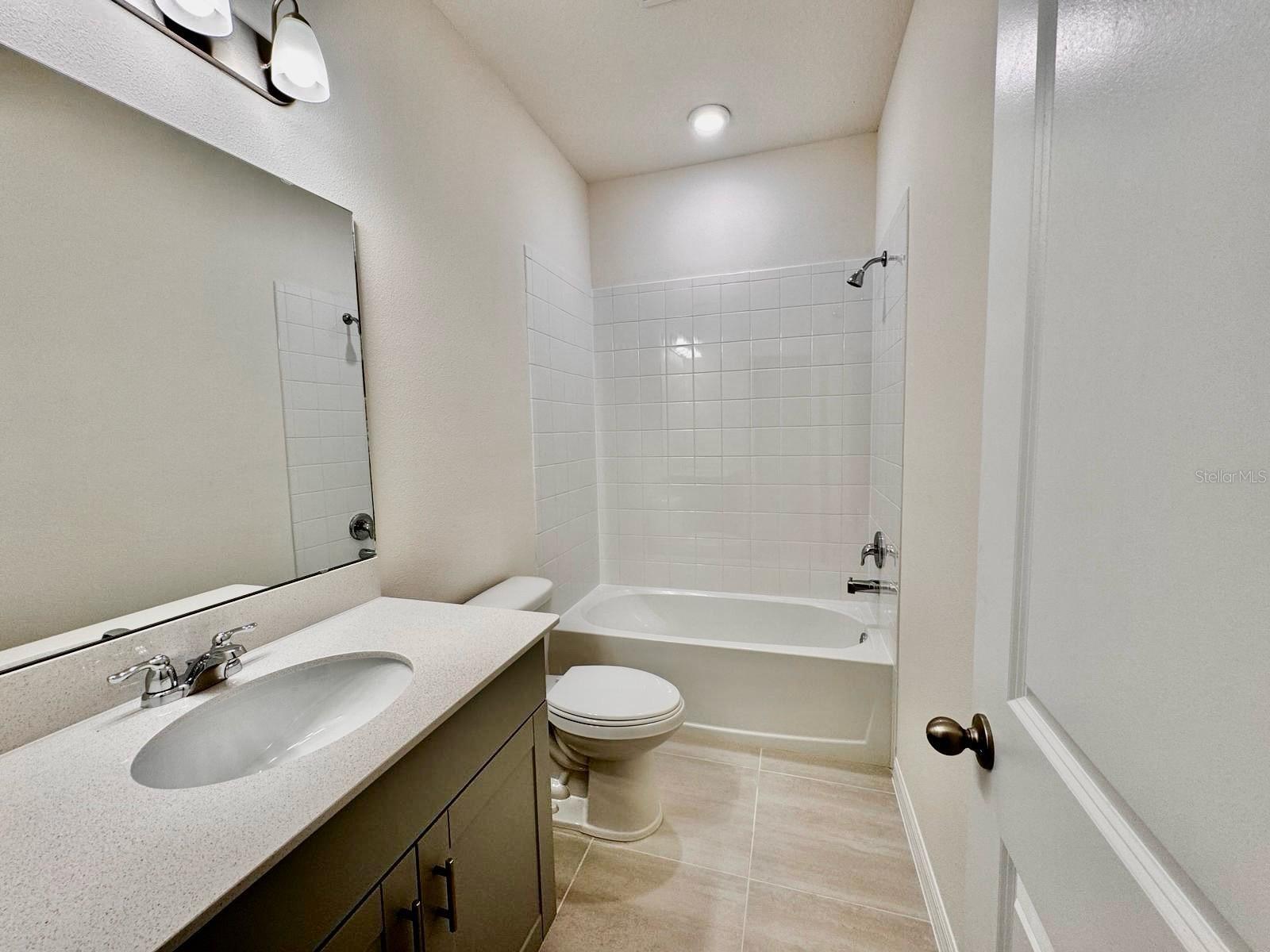 CREEKSIDE TWNHMS - Residential Lease