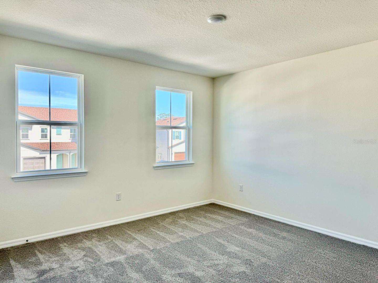 CREEKSIDE TWNHMS - Residential Lease