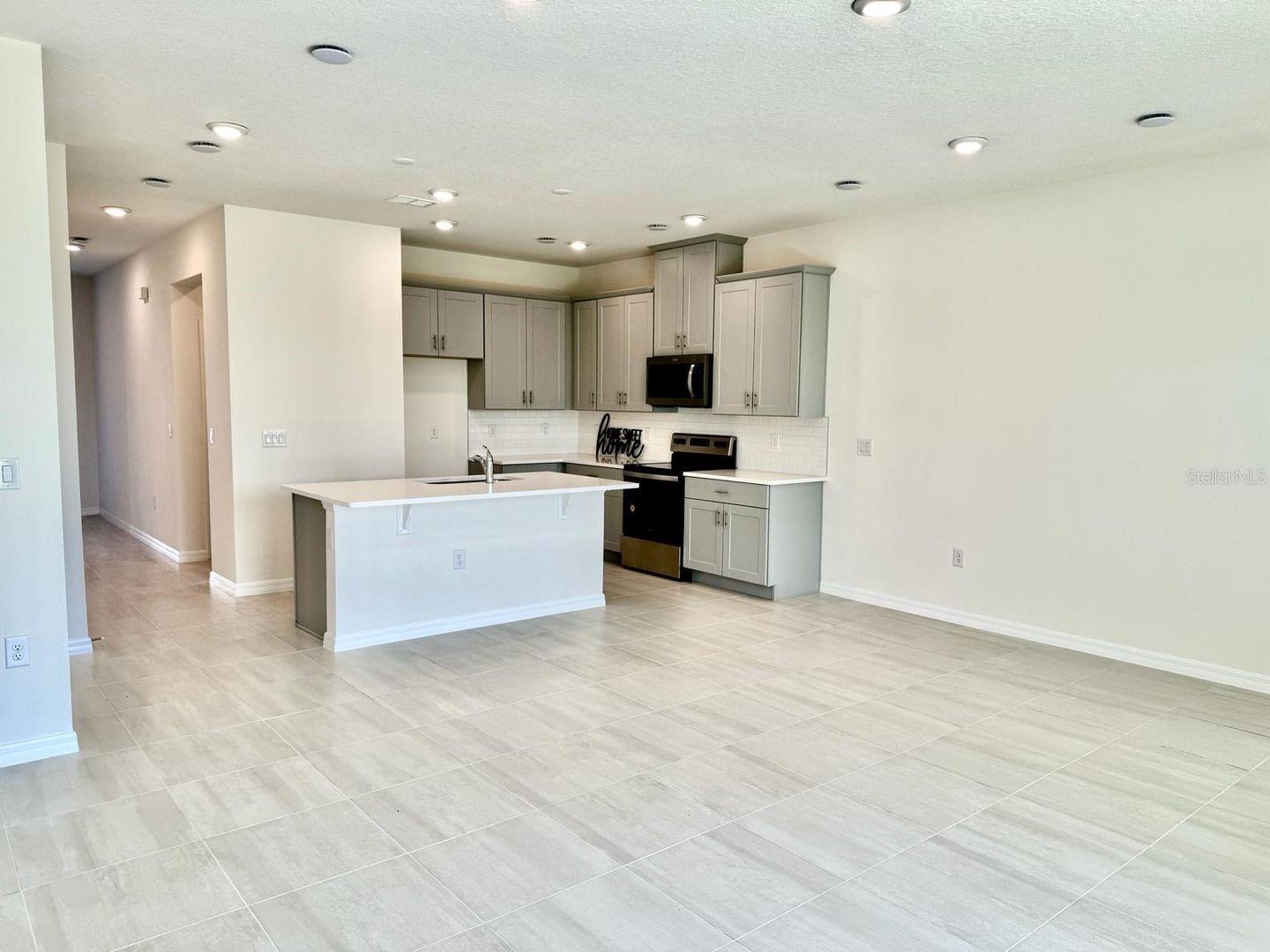 CREEKSIDE TWNHMS - Residential Lease