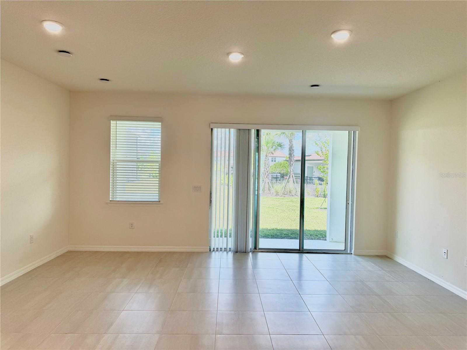 CREEKSIDE TWNHMS - Residential Lease