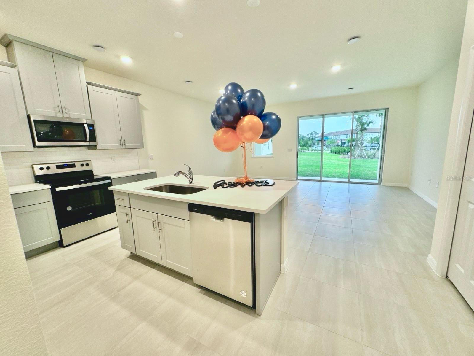 CREEKSIDE TWNHMS - Residential Lease