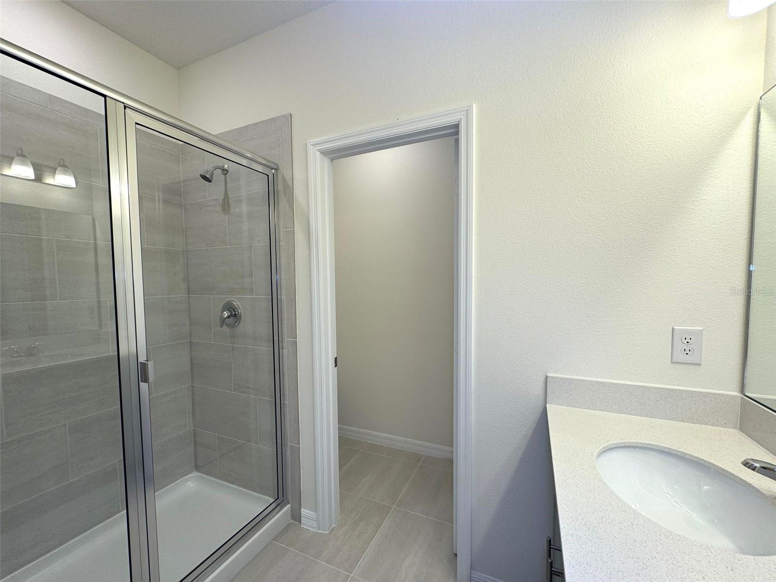 CREEKSIDE TWNHMS - Residential Lease