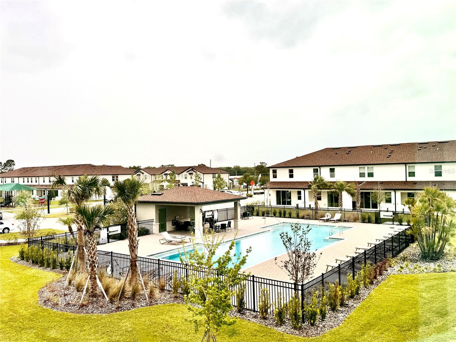 CREEKSIDE TWNHMS - Residential Lease