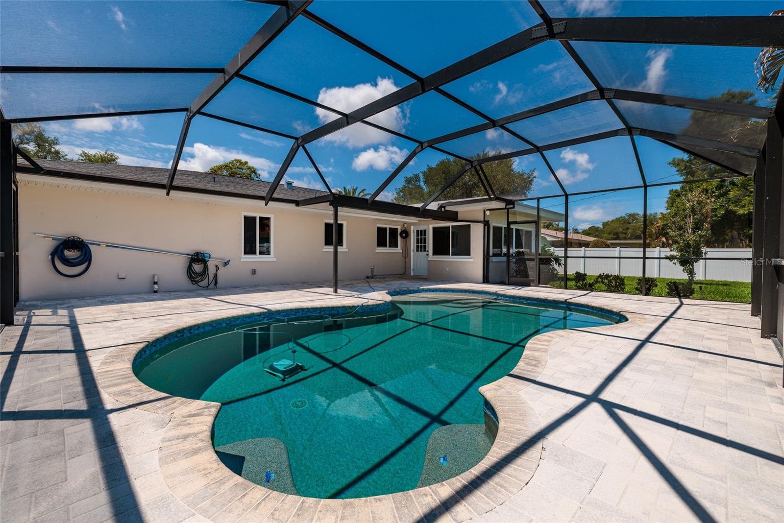 1732 EMERALD DRIVE