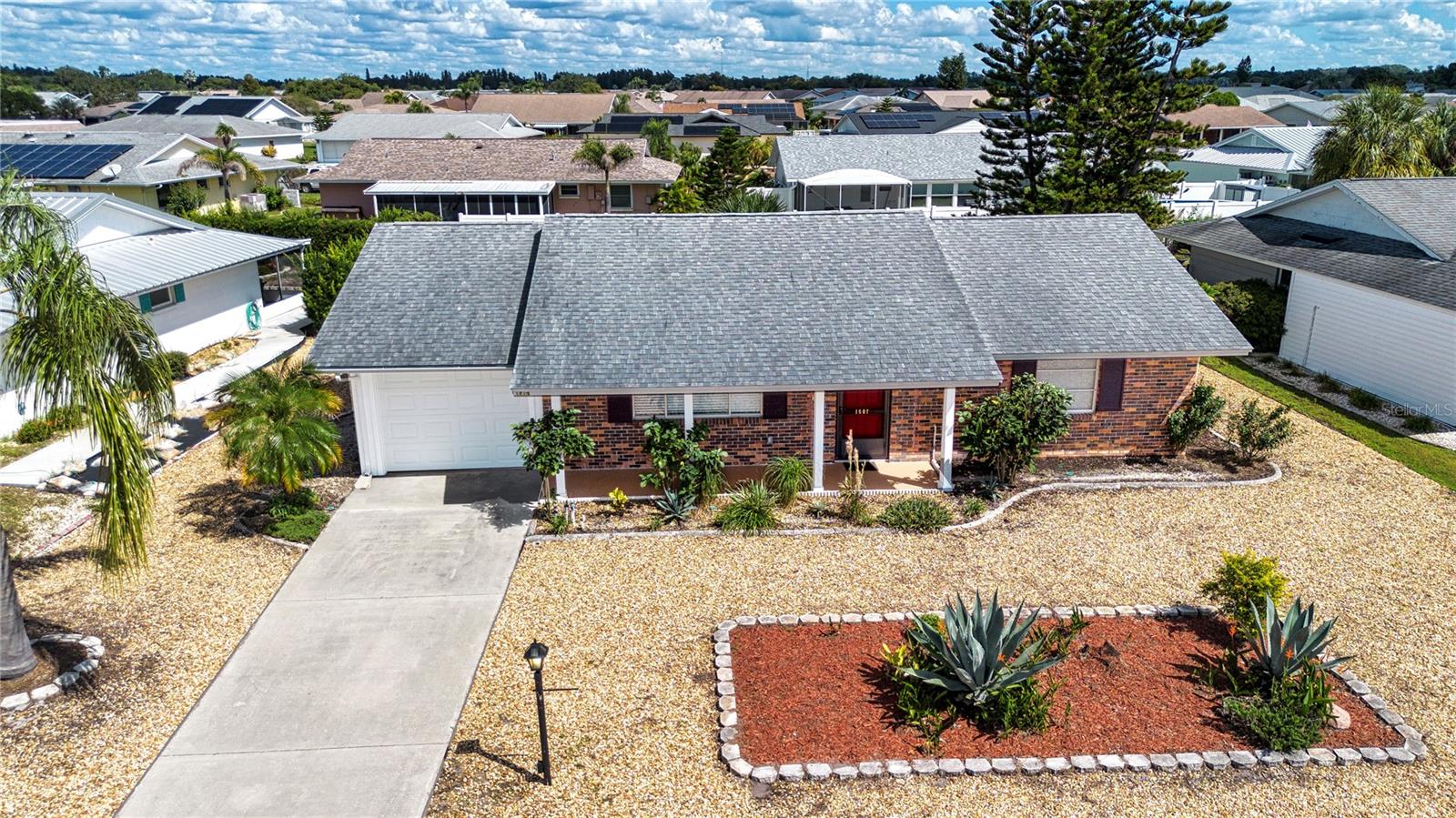 1507 N LAKE DRIVE