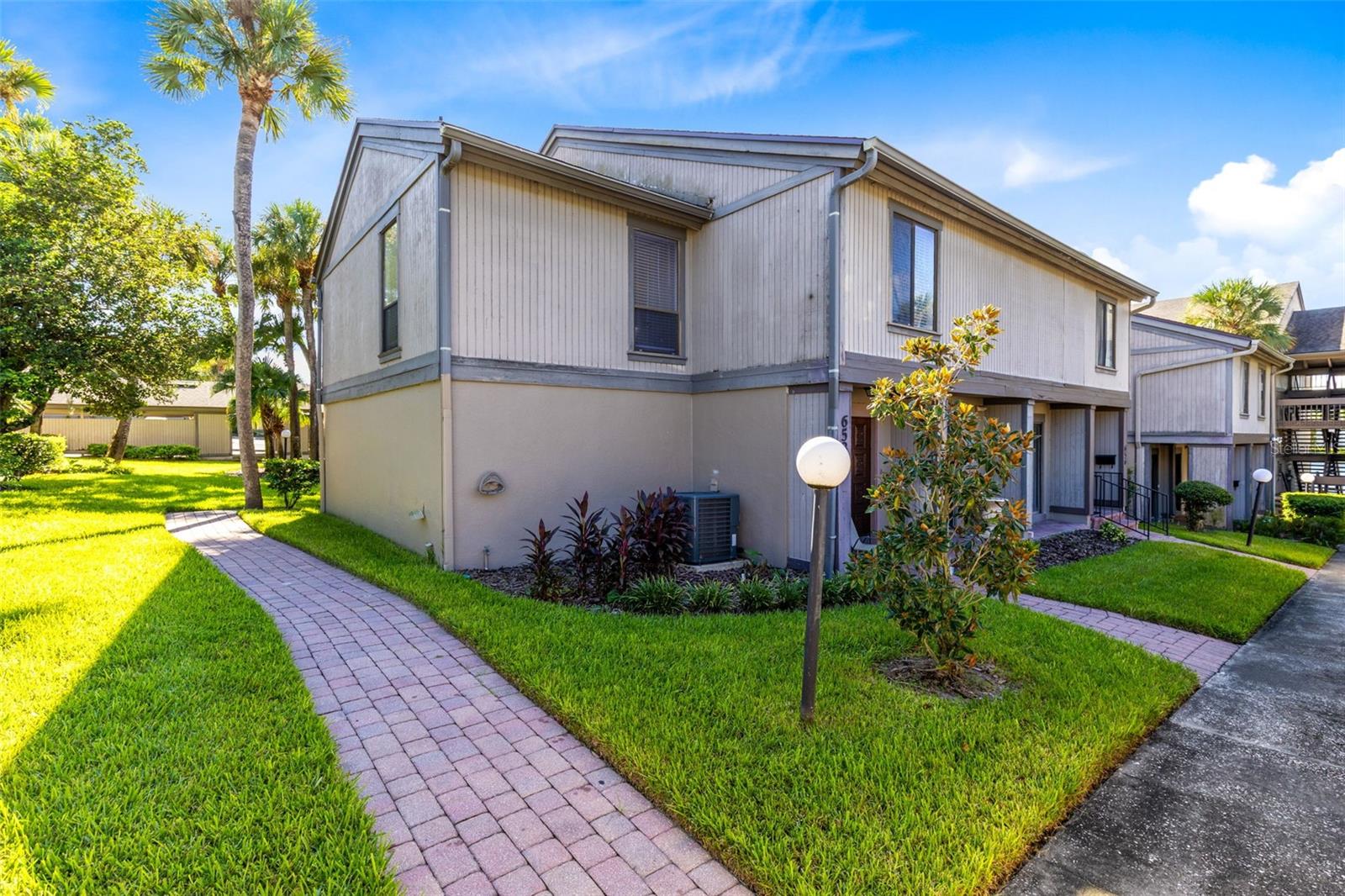 658 LAKE VILLAS DRIVE