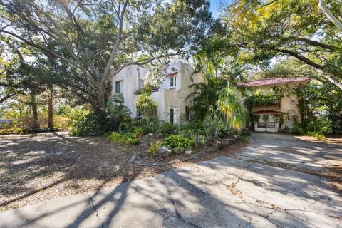 A home in SEMINOLE